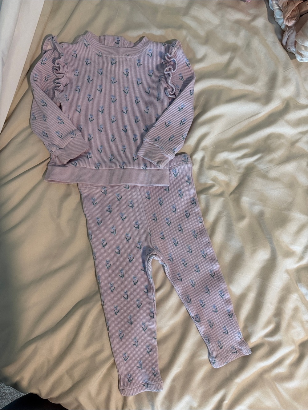 Magnetic Me Lilac Thermal Set with Blue Floral Accents